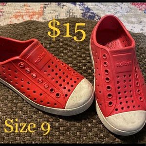 Red/off white Natives